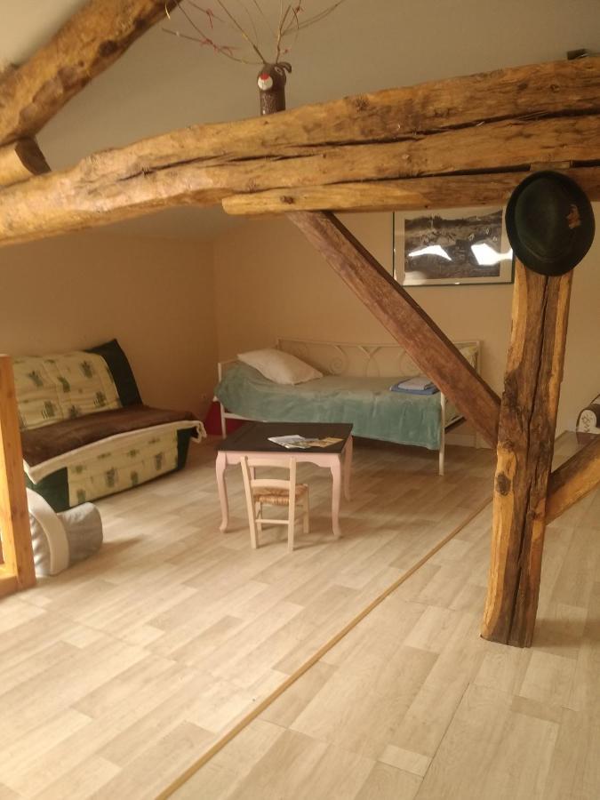 Maison De Campagne A La Ferme Pillac Екстериор снимка