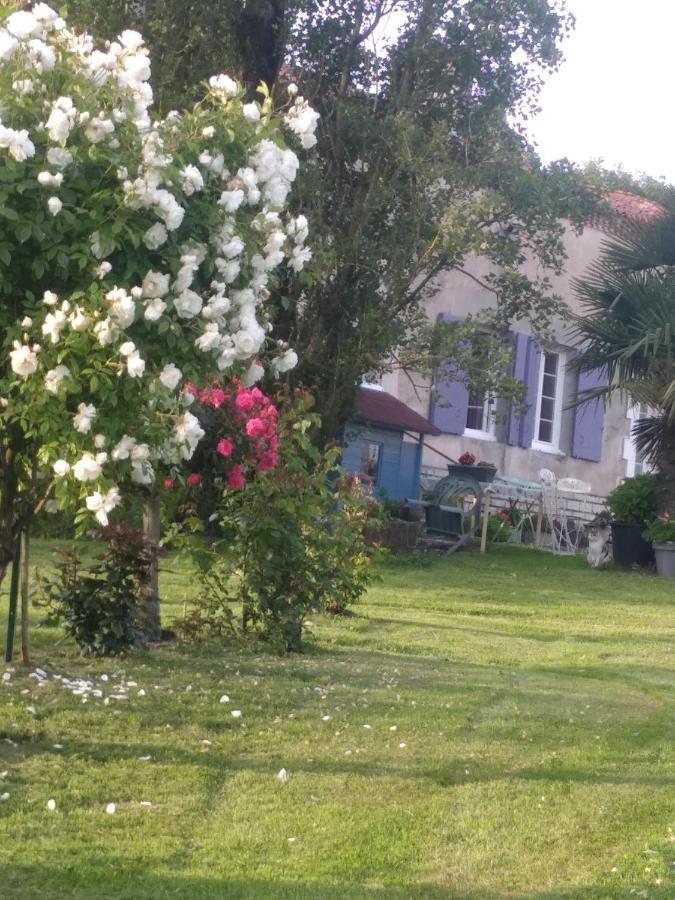 Maison De Campagne A La Ferme Pillac Екстериор снимка