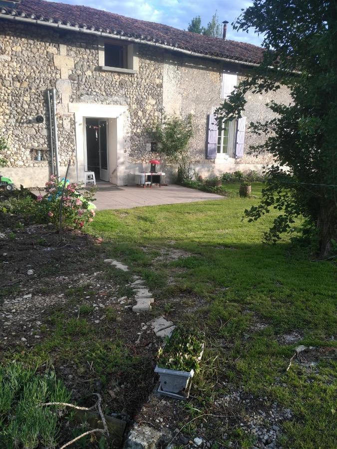 Maison De Campagne A La Ferme Pillac Екстериор снимка